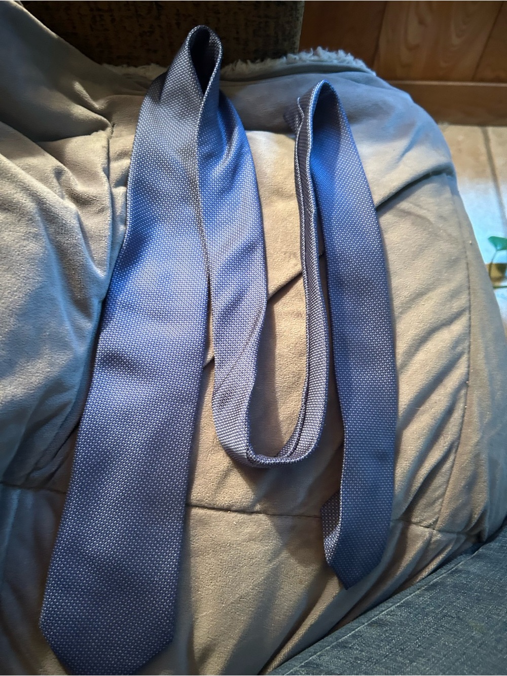 Calvin Klein Mid-Blue Micro-Pattern Tie - Picture 4 of 5